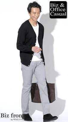 夏に涼しい薄手ズボンのメンズコーデ例