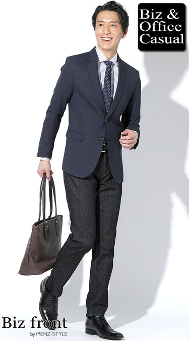 黒のジーンズとテーラードジャケットのコーデ例