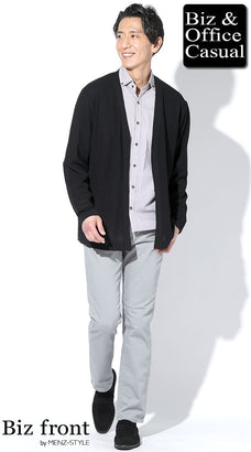 黒とグレーカーディガンに薄いブラウンシャツを合わせたモノトーンカジュアル