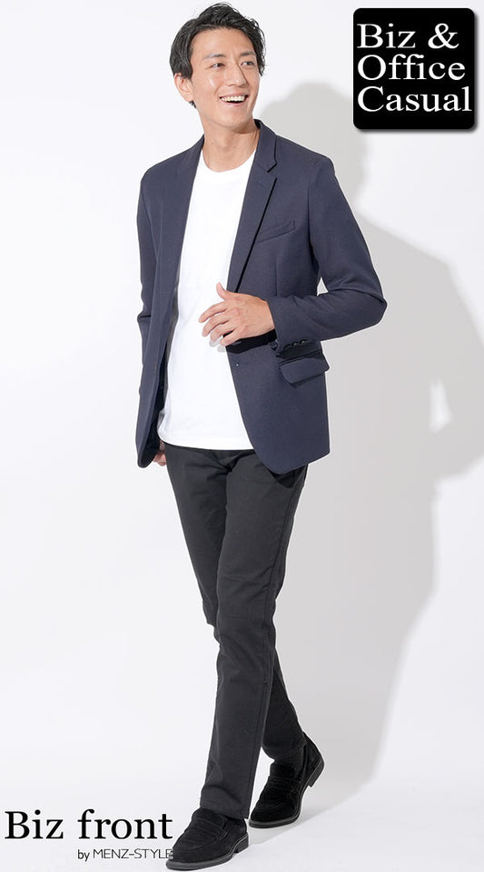 ネイビーテーラードジャケット×白襟高半袖Tシャツ×黒スリムストレッチチノパンツ×黒スエードシューズ　biz22ss_3042
