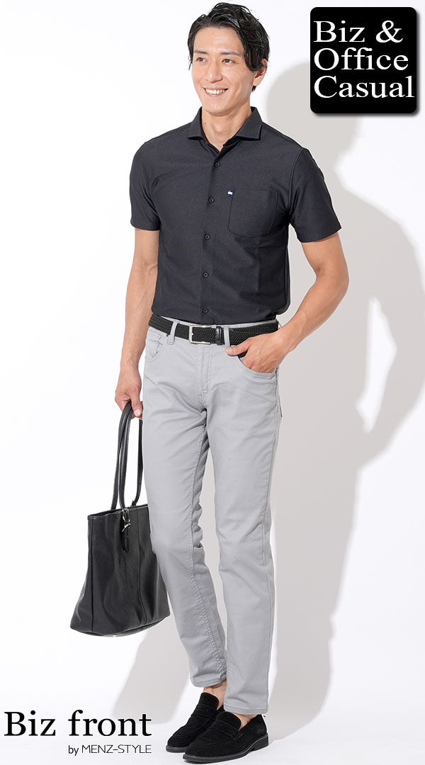 コーディネート例 黒ワイシャツ型半袖ポロシャツ×グレーストレッチチノパン