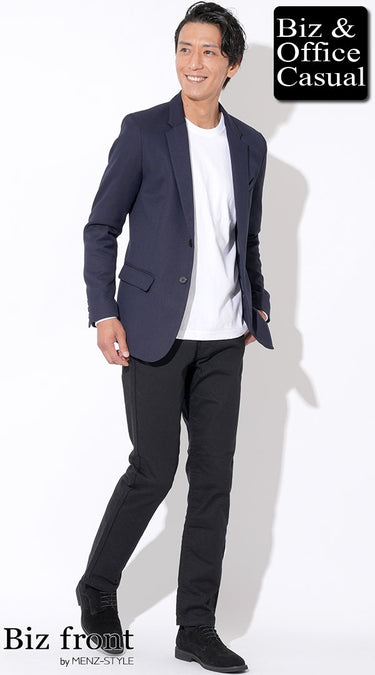 ネイビージャケット×クルーネックTシャツのコーデ