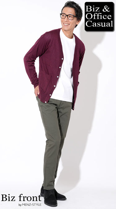 ワインレッドカーディガンは秋冬の季節感を演出