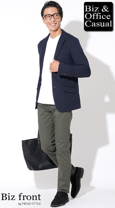 ネイビージャケット×カーキパンツのコーデ