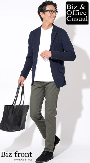 カーキパンツ×ネイビージャケット・ネイビーパーカー・ネイビーシャツのメンズコーデ