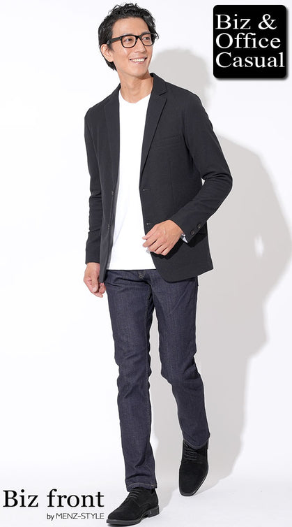 スマートカジュアル　黒ジャケット　白Tシャツ　ネイビーデニム　メンズコーデ