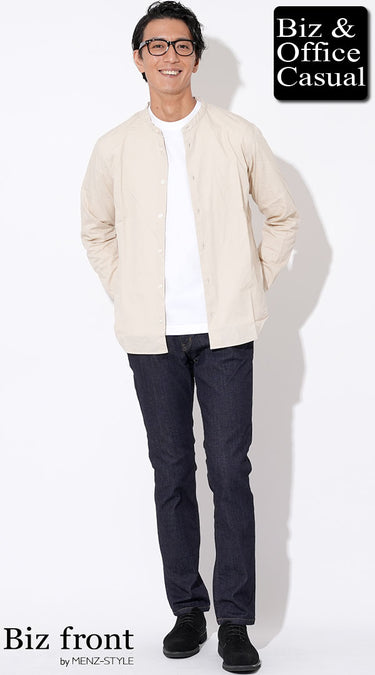 ベージュシャツのメンズコーデ