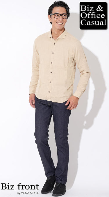 ベージュシャツのメンズコーデ