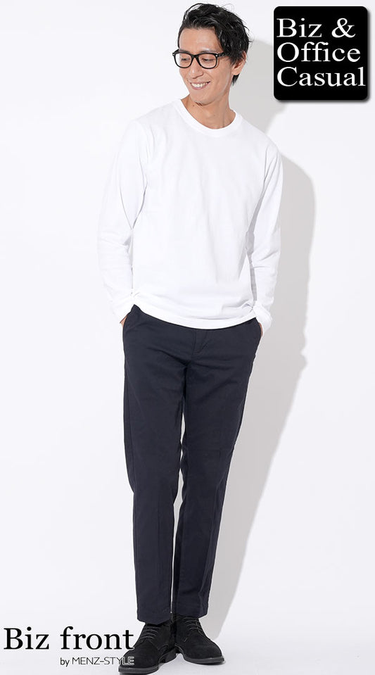 白長袖Tシャツ×黒テーパードスラックスチノパン×黒スエードシューズ　biz22aw_0735