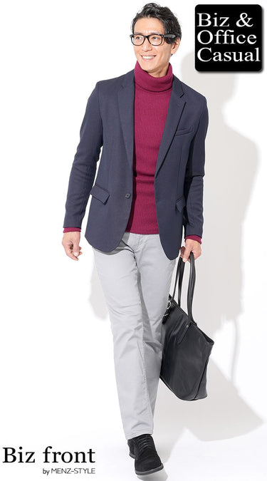 ネイビージャケット×タートルネックニットのコーデ