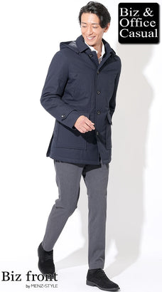 ネイビージャケットとグレースラックスにフード付き中綿アウターを合わせた冬通勤スタイル