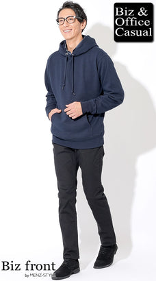 パーカー×ワイシャツのコーデ例