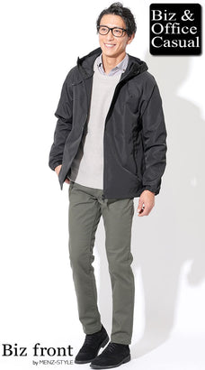 パーカー×ワイシャツのコーデ例