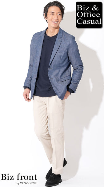 ブルージャケットと白系スラックスを使った50代向け夏の私服ジャケパンコーデ