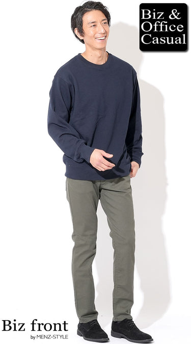 カーキパンツ×ネイビージャケット・ネイビーパーカー・ネイビーシャツのメンズコーデ