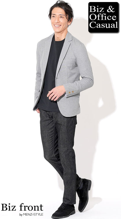 50代男性のビジネスカジュアルに最適なジーンズ×ジャケットのモノトーンコーディネート