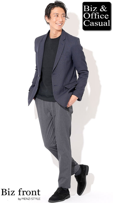 ネイビージャケット×黒Tシャツコーデ例