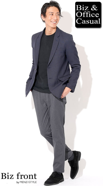 ネイビージャケットと黒インナーを使った大人の40代ビジネスカジュアルコーデ