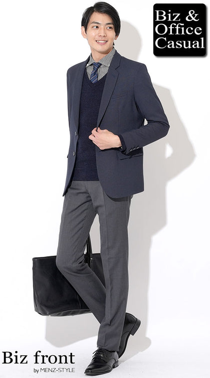 冬のビジネスカジュアル メンズ ネイビージャケット×ネイビーニット×ストライプシャツ×グレースラックス コーディネート例