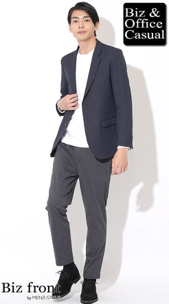 【20代】ネイビージャケット×白長袖Tシャツ×グレーテーパードスラックスチノパン biz22aw_6379のコーディネート例 | ビジネス