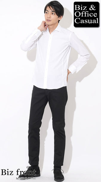 白シャツと黒スキニーパンツを合わせた20代向けのオフィスカジュアルスタイル