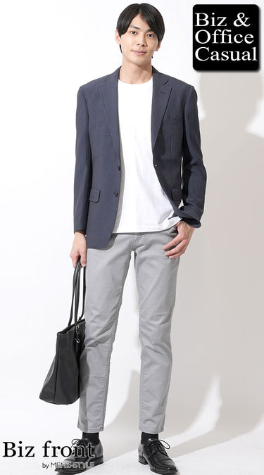 ネイビージャケット×グレーパンツのコーデ