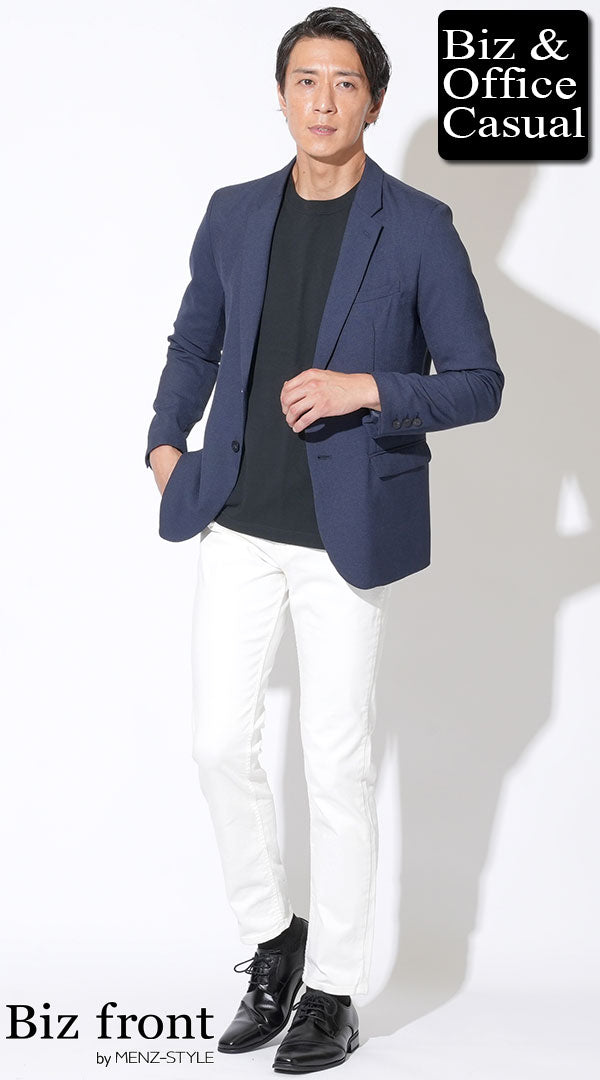 20代】ネイビーテーラードジャケット×黒Tシャツ×白パンツ×黒革靴