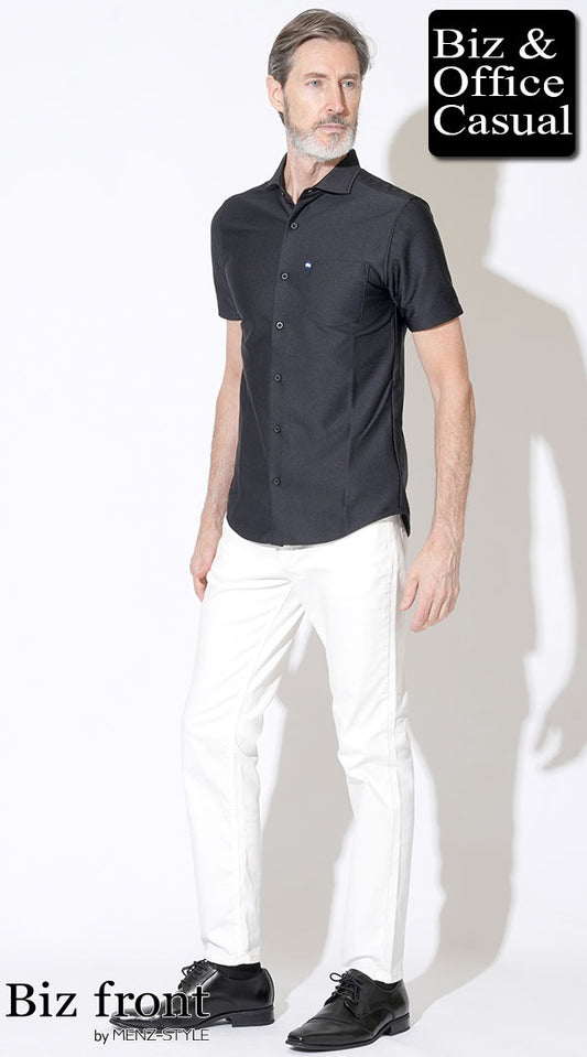 【60代】黒シャツ型ポロシャツ×白パンツ×黒革靴　タックアウトスタイル　biz23ss1251