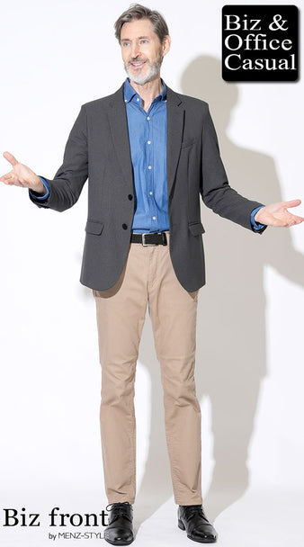 60代男性の同窓会におすすめのチャコールグレージャケットとデニムシャツのコーデ