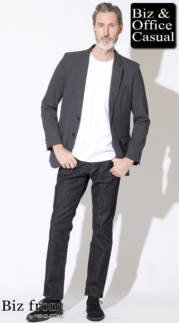 コーディネート例 【60代】グレーテーラードジャケット×白半袖Tシャツ×黒デニムパンツ