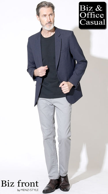 50代60代におすすめのネイビージャケット×黒Tシャツコーデ例