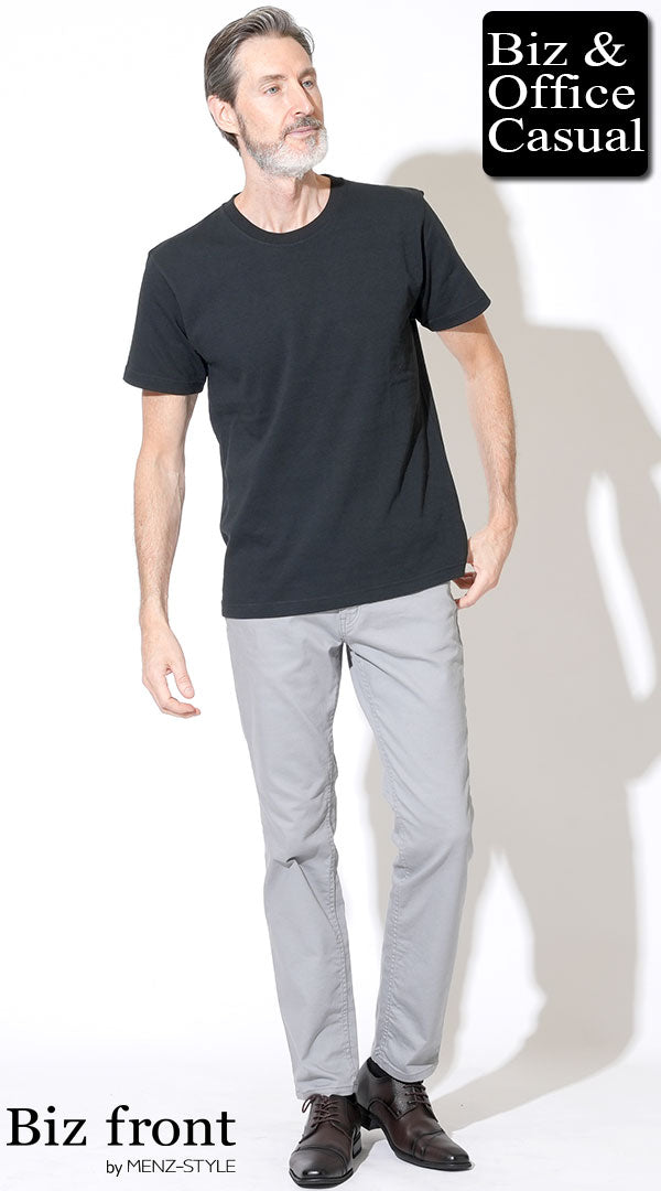 コーディネート例 【60代】黒半袖Tシャツ×グレーパンツ
