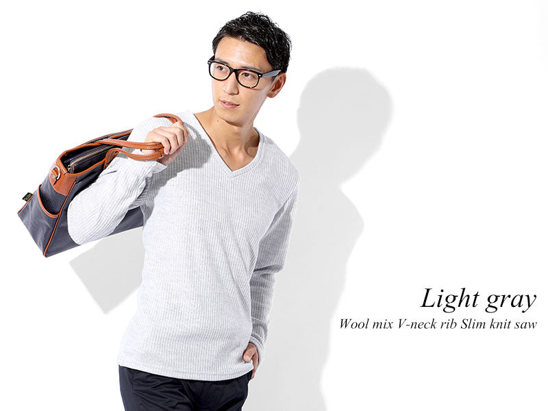 スウェットシャツのインナーに襟シャツを合わせたおすすめコーデ例