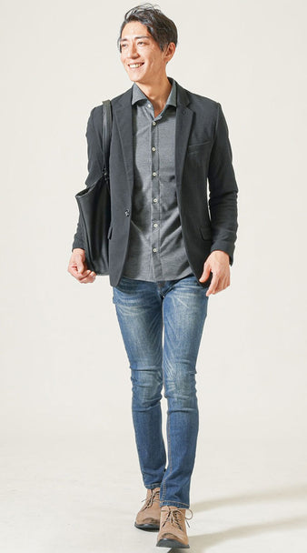 グレーシャツのメンズコーデ