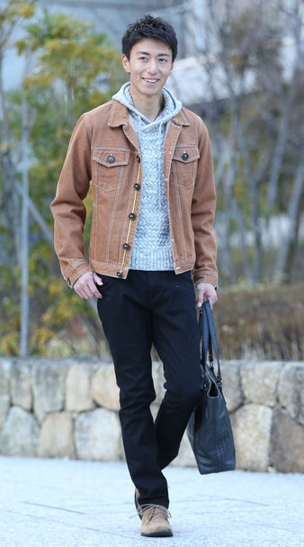 グレーニットパーカー×キャメルデニムジャケット×ブラックスキニーパンツ