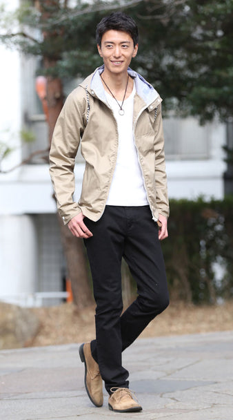 ベージュアウターのコーディネート例