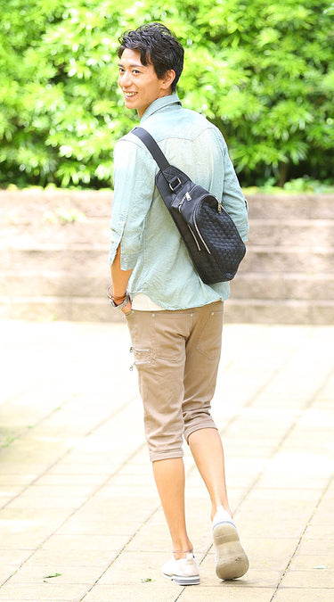 40代メンズにおすすめの黒ボディバッグコーディネート