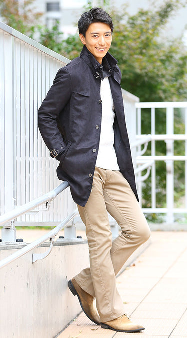 おすすめのベージュブーツカットパンツのメンズコーデ