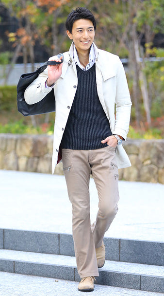 メンズにおすすめの春のニット×シャツ重ね着コーディネート例