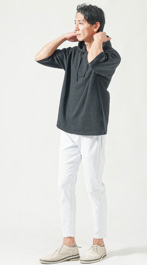 黒半袖パーカー　白スキニーテーパードアンクルチノパンツ　グレーシューズ　snp_pq1091