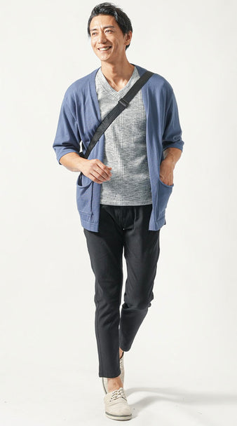 メンズにおすすめのショルダーバッグを使った清潔感のあるカーディガンコーデ