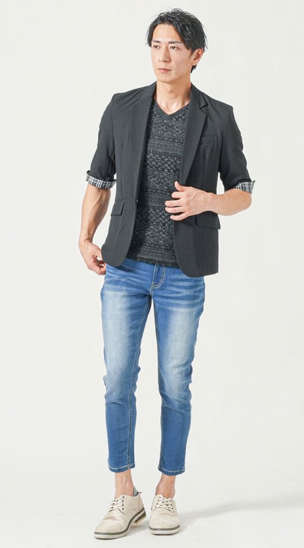 黒五分袖テーラードジャケット　黒半袖VネックTシャツ　ブルースキニーアンクルデニムパンツ　グレーシューズ　snp_pt0985
