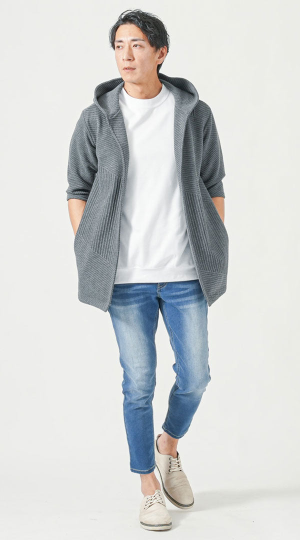 チャコールグレーセミロングパーカー　白半袖クルーネックTシャツ　ブルースキニーアンクルデニムパンツ　グレーシューズ　snp_pt1249
