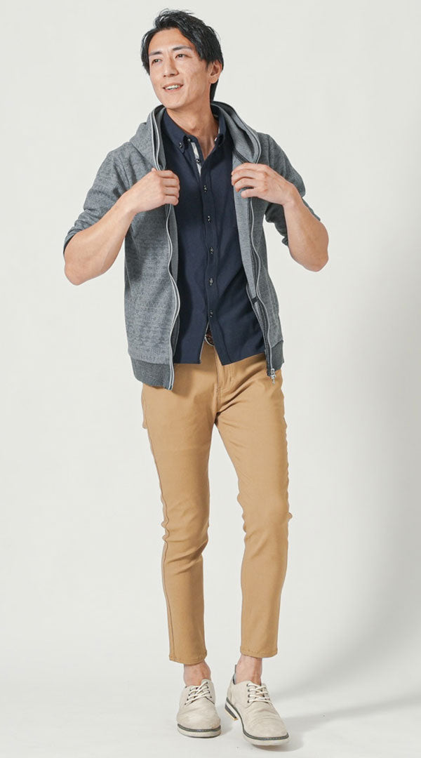 グレー五分袖パーカー　ネイビー半袖シャツ　ベージュスキニーテーパードアンクルチノパンツ　グレースエードシューズ　snp_pu1502