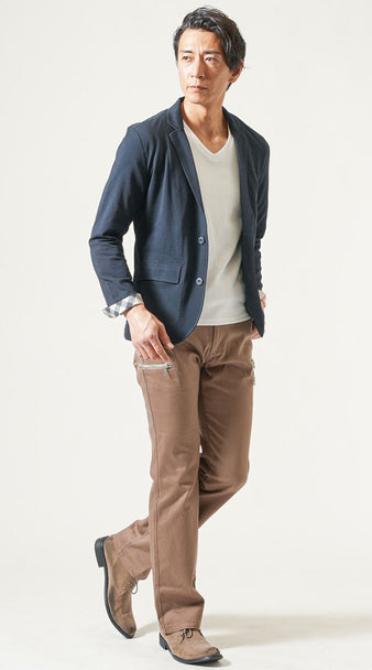 長袖サマージャケットとVネックTシャツを合わせた40代メンズの夏コーデ