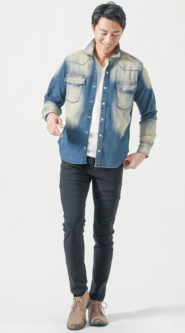 デニムシャツ×テーパードパンツの実際のコーデ例