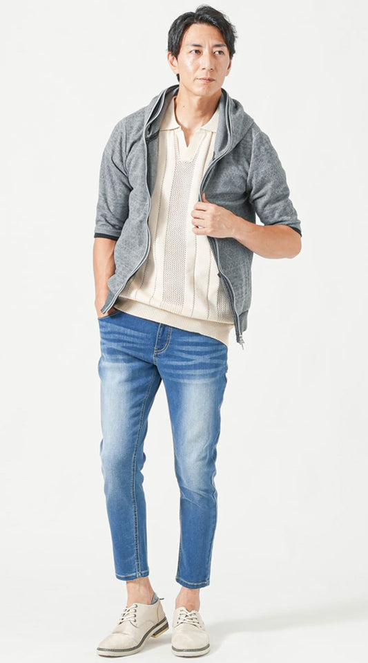 グレー五分袖ダブルジップパーカー　ベージュ半袖ニットポロシャツ　ブルーストレッチアンクルデニムパンツ　グレーシューズ　snp_pw0106