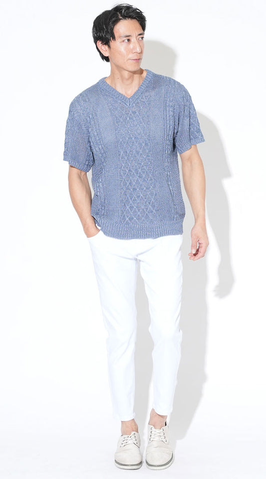 ブルーⅤネック半袖サマーニット　ベージュ汗取りパット付きUネックノースリーブTシャツ　白ストレッチスキニーテーパードアンクルチノパンツ　グレーシューズ　snp_qu0051
