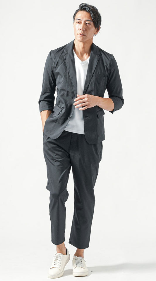 黒セットアップ　黒七分袖テーラードジャケット　白半袖VネックTシャツ　黒テーパードアンクルパンツ　白スニーカー　snp_ou0664