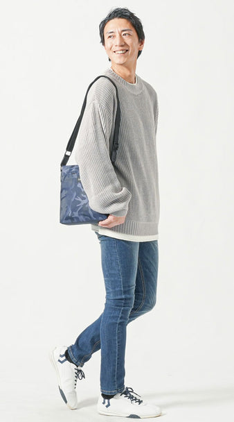 メンズにおすすめの20代向けデートニットコーデ やわらかな印象のニットとデニムを合わせた清潔感のあるカジュアルスタイル